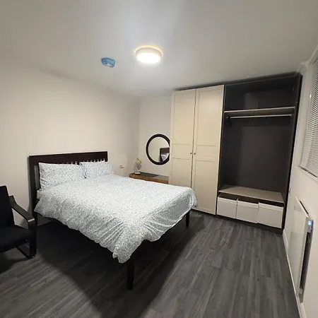Modern 1-bed Apartment *